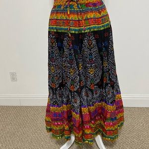 Colorful Travelsmith La Paz Full Sweep Skirt with Travel Bag